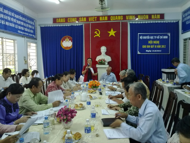Bà Lê Minh Ngọc, PCTHKH truyền đạt ý kiến chỉ đạo của PCT UBNDTp