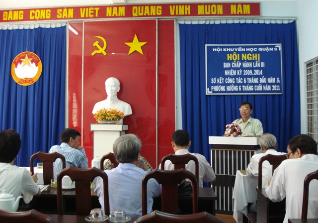 Quang cảnh buổi họp