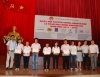 Các cựu SV Khuyến tài trao học bổng cho thế hệ đàn em tại lễ trao HB Khuyến tài 2011