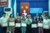 Ông Nguyễn Văn Hanh-CT HKH TPHCM trao giấy khen cho các tập thể có thành tích xuất sắc trong năm 2010.