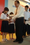 HKH quận Tân Bình trao 100 suất học bổng cho học sinh nghèo hiếu học năm học 2011 – 2012