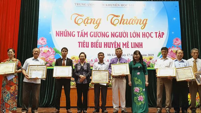 TƯ Hội Khuyến học biểu dương 50 tấm gương nông dân tự học thành tài