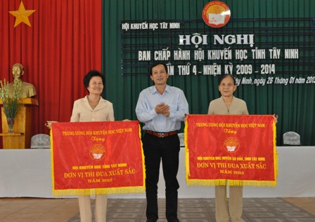 Hội KH Tây Ninh: Quí I năm 2013 cấp học bổng cho trên 7.000 học sinh, sinh viên vượt khó học giỏi