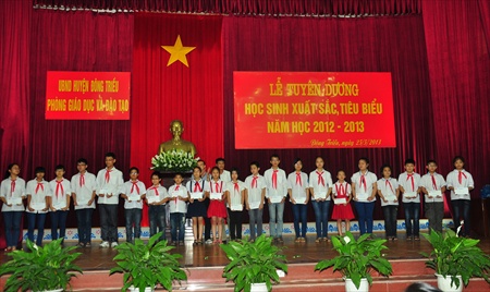Quảng Ninh: Đông Triều tuyên dương 133 học sinh xuất sắc tiêu biểu năm học 2012 – 2013 
