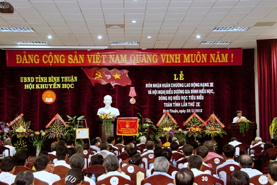 Hội Khuyến học tỉnh Bình Thuận đón nhận huân chương lao động hạng III