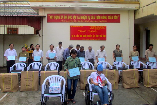 Thái Bình: Hội Khuyến học Tỉnh nặng lòng với những hội viên Hội cựu chiến binh thương tật