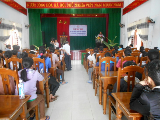 Quảng Nam:  Hội Chữ thập đỏ huyện Núi Thành trao học bổng