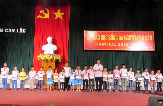 Hà Tĩnh: 250 suất học bổng đến với học sinh nghèo vượt khó Can Lộc