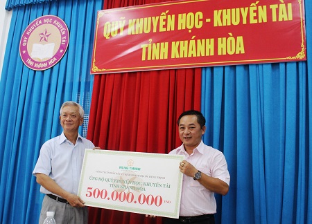 Khánh Hòa: Trao 500 triệu đồng đến Quỹ Khuyến học - Khuyến tài