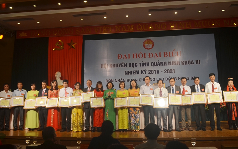 Hội Khuyến học Quảng Ninh đón nhận Huân chương Lao động hạng Ba