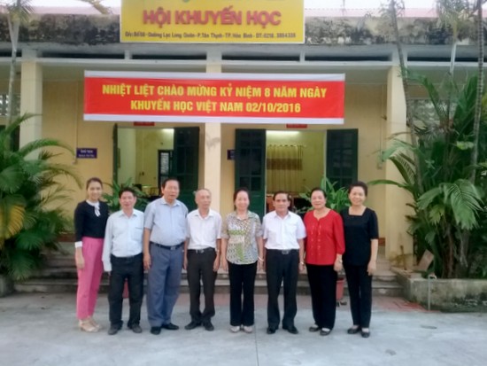 Chủ tịch Nguyễn Thị Doan thăm và làm việc tại Hội Khuyến học tỉnh Hòa Bình