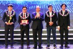 Thủ tướng Nguyễn Xuân Phúc trao giải Nhất Nhân tài Đất Việt 2017
