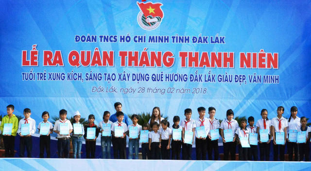 Đắk Lắk: Trao 50 suất học bổng cho học sinh nghèo vượt khó