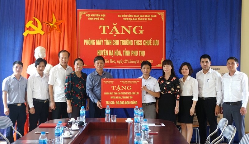 Phú Thọ: Trao tặng và bàn giao thiết bị học tập cho các trường học trên địa bàn huyện Hạ Hòa, Thanh Ba