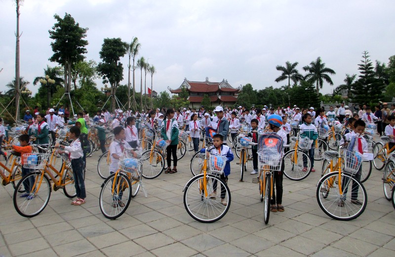 Thái Bình: Hội Khuyến học huyện Tiền Hải tổ chức lễ báo công và tặng quà cho học sinh nhân kỷ niệm 190 năm thành lập Huyện
