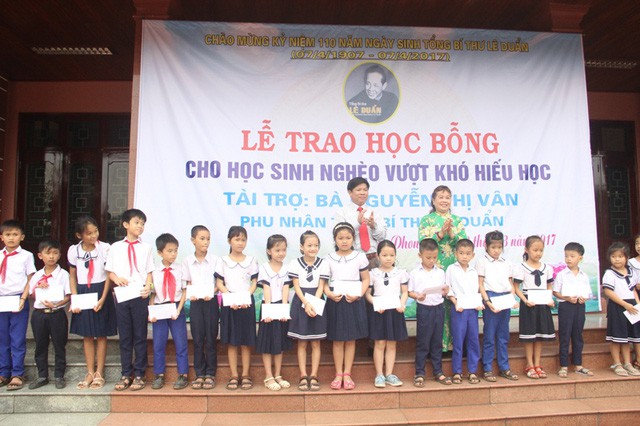 Quảng Trị: Phu nhân cố Tổng Bí thư Lê Duẩn - Người luôn quan tâm, hỗ trợ học sinh nghèo hiếu học