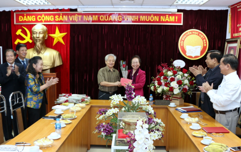 TW Hội Khuyến học VN: Gặp mặt nhân ngày Nhà giáo Việt Nam