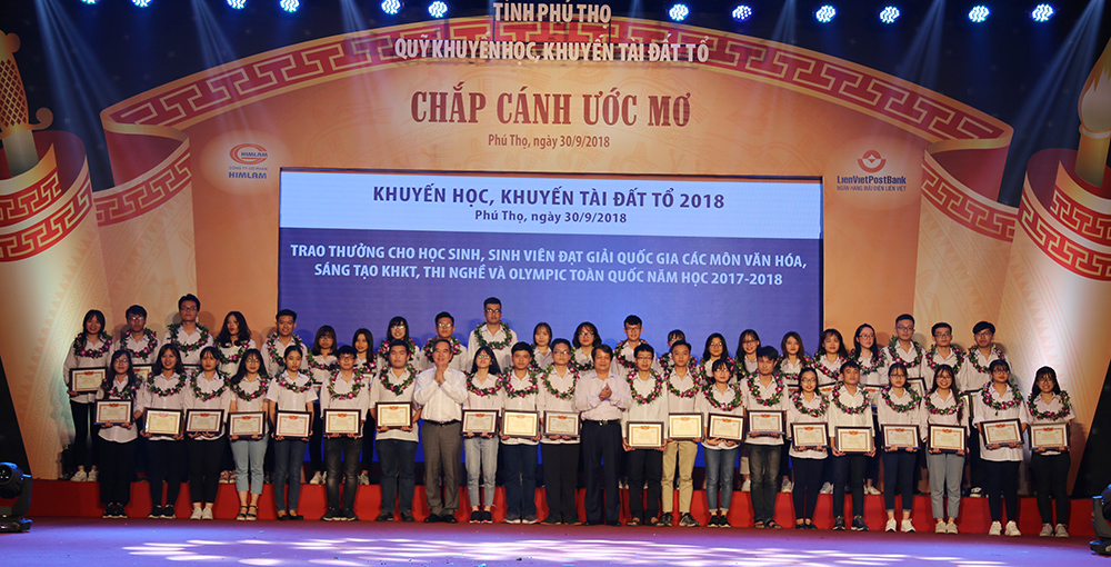  Khơi dậy và phát huy truyền thống hiếu học trên quê hương Đất Tổ 