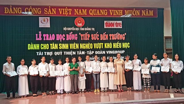 Quảng Trị: Học bổng 'Tiếp sức đến trường” nâng bước tân sinh viên nghèo'