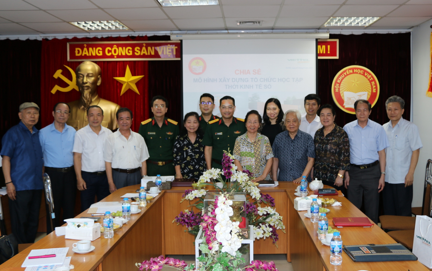 Thường trực Trung ương Hội Khuyến học Việt Nam làm việc với Học viện Vietell về 'Xây dựng tổ chức học tập thời kinh tế số'