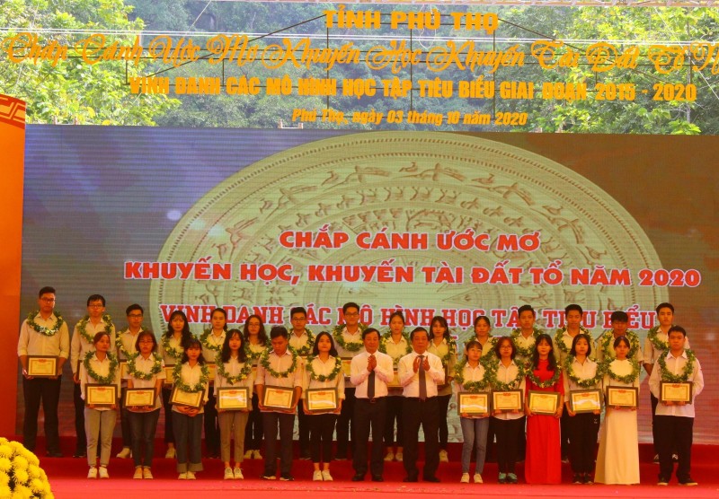 Phú Thọ: Chắp cánh ước mơ - Vinh danh khuyến học, khuyến tài đất Tổ năm 2020