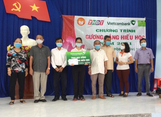 Đồng Tháp: Trao học bổng Gương sáng hiếu học 