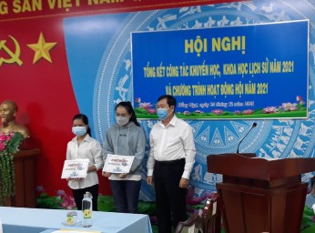 Đồng Tháp: Huyện Hồng Ngự tổng kết công tác khuyến học năm 2021 và trao Học bổng nguyễn Sinh Sắc