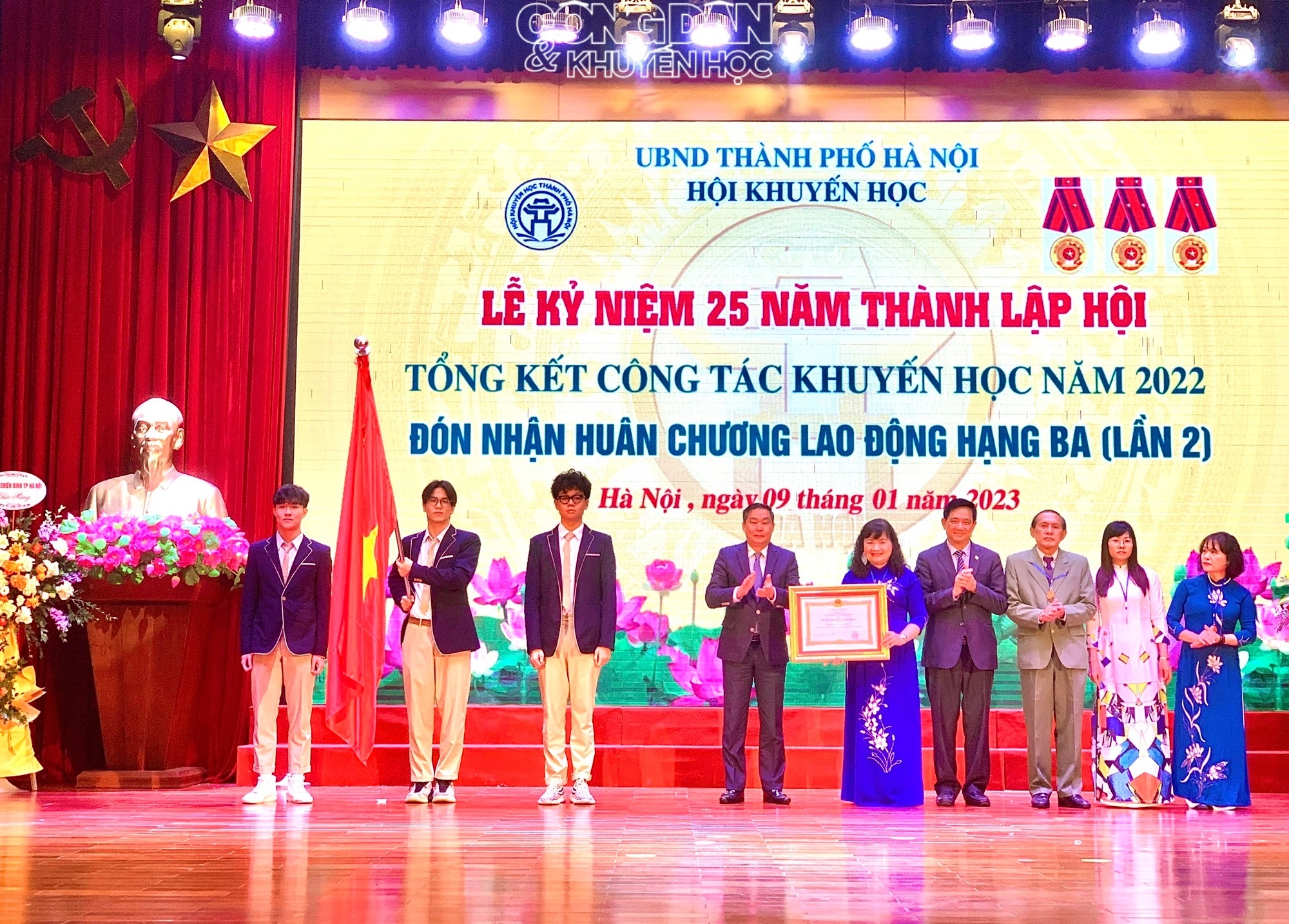 Hà Nội: Hội Khuyến học thành phố nhận Huân chương Lao động hạng Ba
