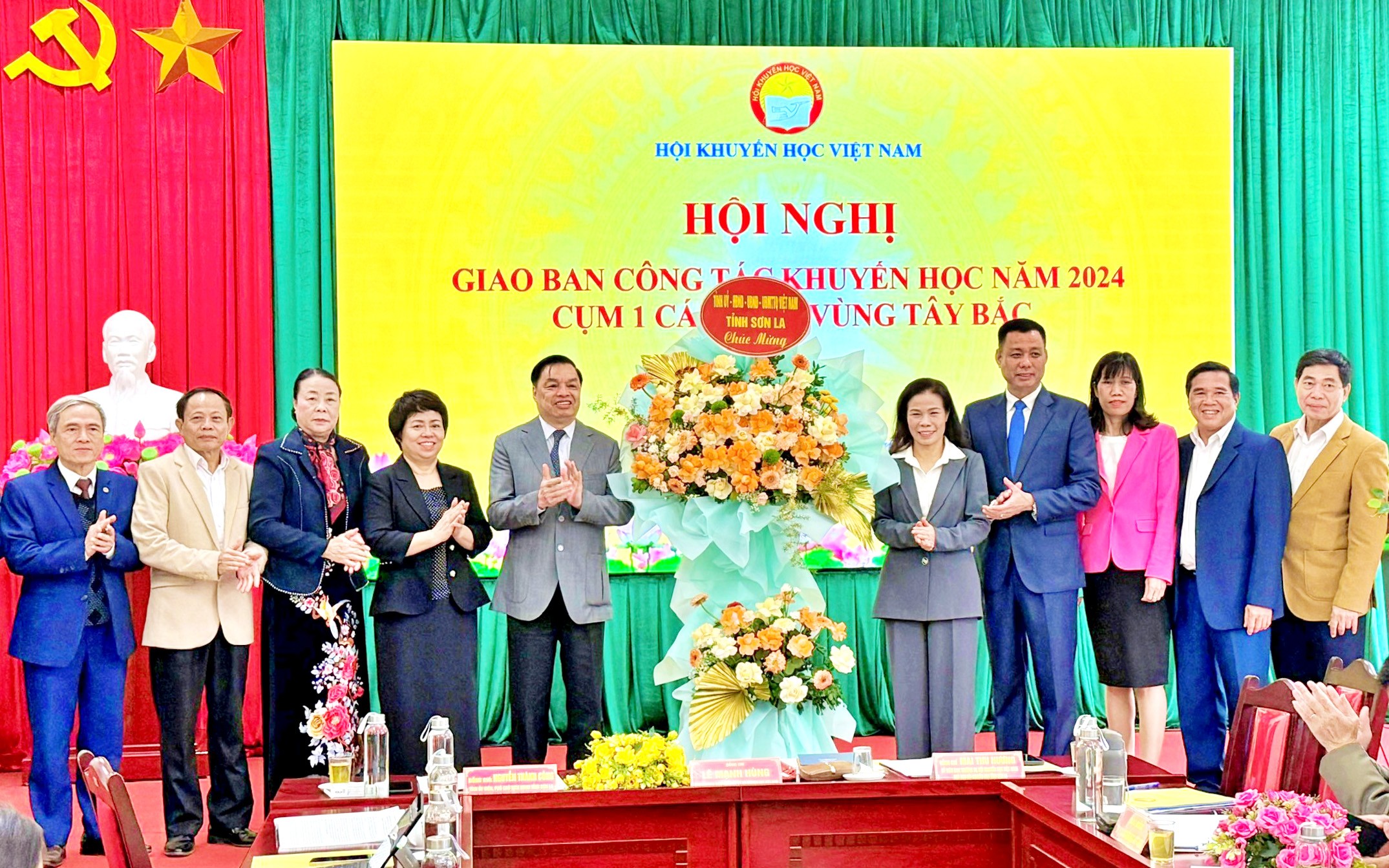 Xem hình