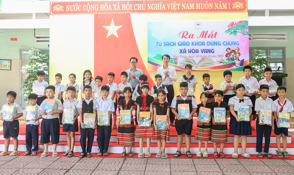 Tủ sách giáo khoa dùng chung - 