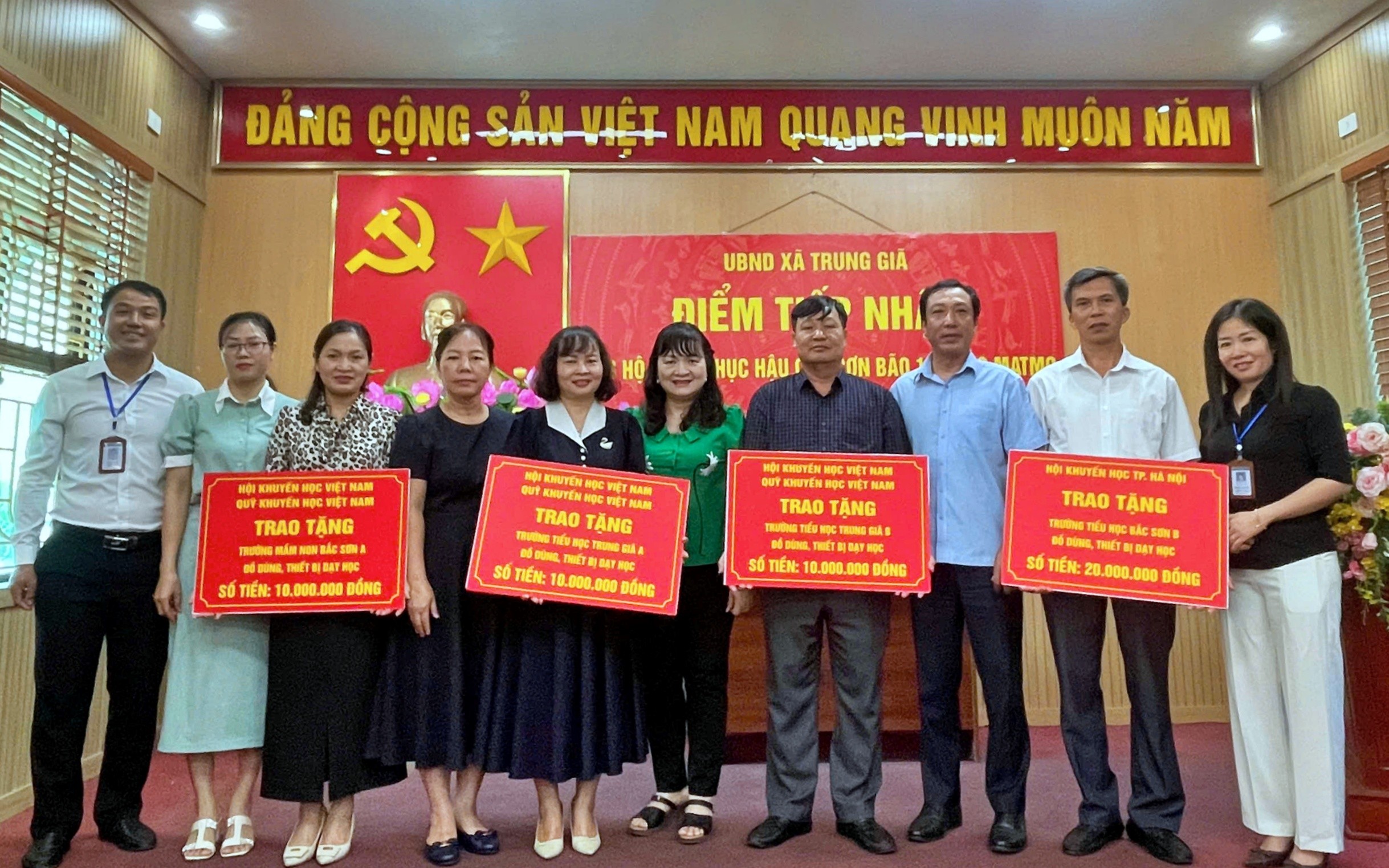 Quỹ Khuyến học Việt Nam, Hội Khuyến học Hà Nội hỗ trợ các trường học bị ảnh hưởng bởi lũ lụt tại Trung Giã